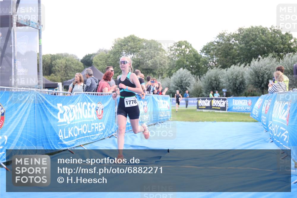 25.08.2024 - Elbe Triathlon Hamburg H.Heesch http://msf.ph/oto/6882271 25.08.2024 12:45:34 Ziel 1766, 1778 meine-sportfotos.de