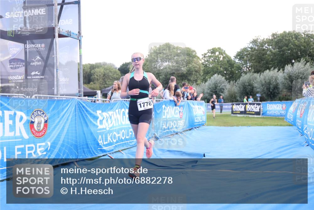25.08.2024 - Elbe Triathlon Hamburg H.Heesch http://msf.ph/oto/6882278 25.08.2024 12:45:35 Ziel 1766, 1778 meine-sportfotos.de