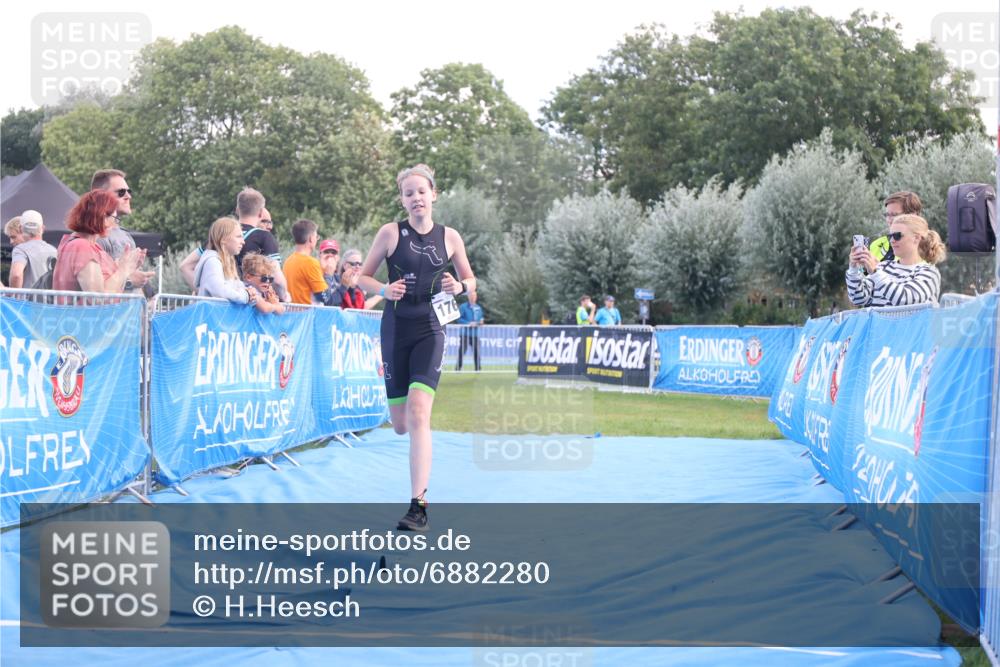 25.08.2024 - Elbe Triathlon Hamburg H.Heesch http://msf.ph/oto/6882280 25.08.2024 12:45:39 Ziel 1766, 1778 meine-sportfotos.de