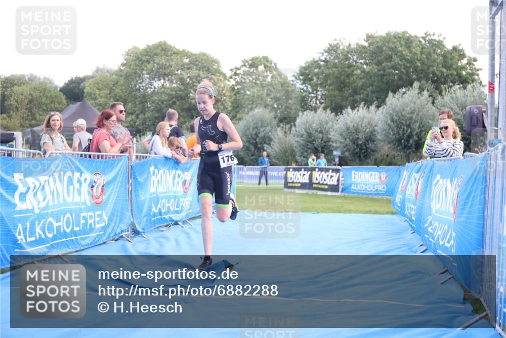 25.08.2024 - Elbe Triathlon Hamburg H.Heesch http://msf.ph/oto/6882288 25.08.2024 12:45:39 Ziel 1766, 1778 meine-sportfotos.de