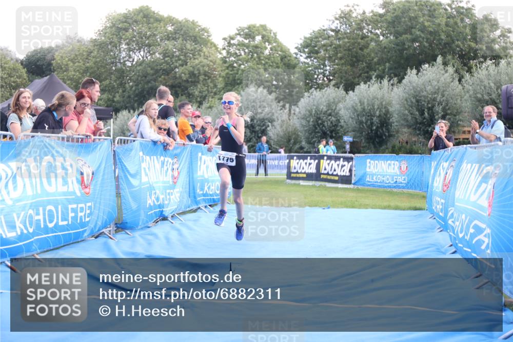 25.08.2024 - Elbe Triathlon Hamburg H.Heesch http://msf.ph/oto/6882311 25.08.2024 12:46:15 Ziel 1775 meine-sportfotos.de