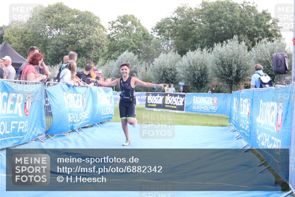 25.08.2024 - Elbe Triathlon Hamburg H.Heesch http://msf.ph/oto/6882342 25.08.2024 12:47:03 Ziel 1753, 1770 meine-sportfotos.de