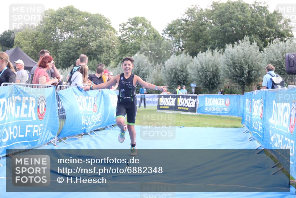 25.08.2024 - Elbe Triathlon Hamburg H.Heesch http://msf.ph/oto/6882348 25.08.2024 12:47:04 Ziel 1753, 1770 meine-sportfotos.de