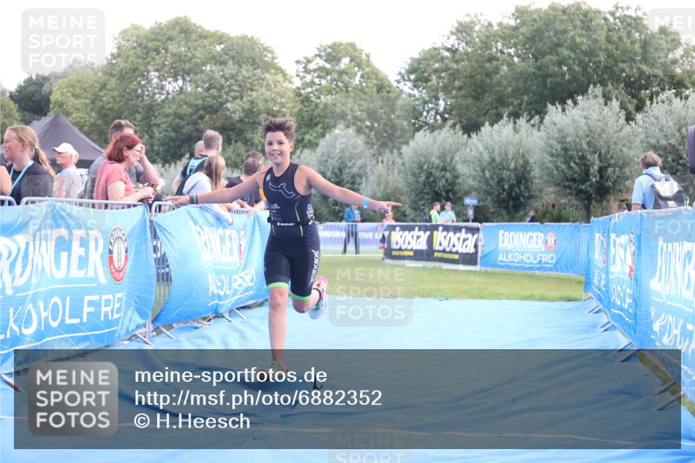 25.08.2024 - Elbe Triathlon Hamburg H.Heesch http://msf.ph/oto/6882352 25.08.2024 12:47:04 Ziel 1753, 1770 meine-sportfotos.de