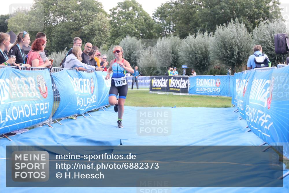 25.08.2024 - Elbe Triathlon Hamburg H.Heesch http://msf.ph/oto/6882373 25.08.2024 12:47:11 Ziel 1753, 1770 meine-sportfotos.de
