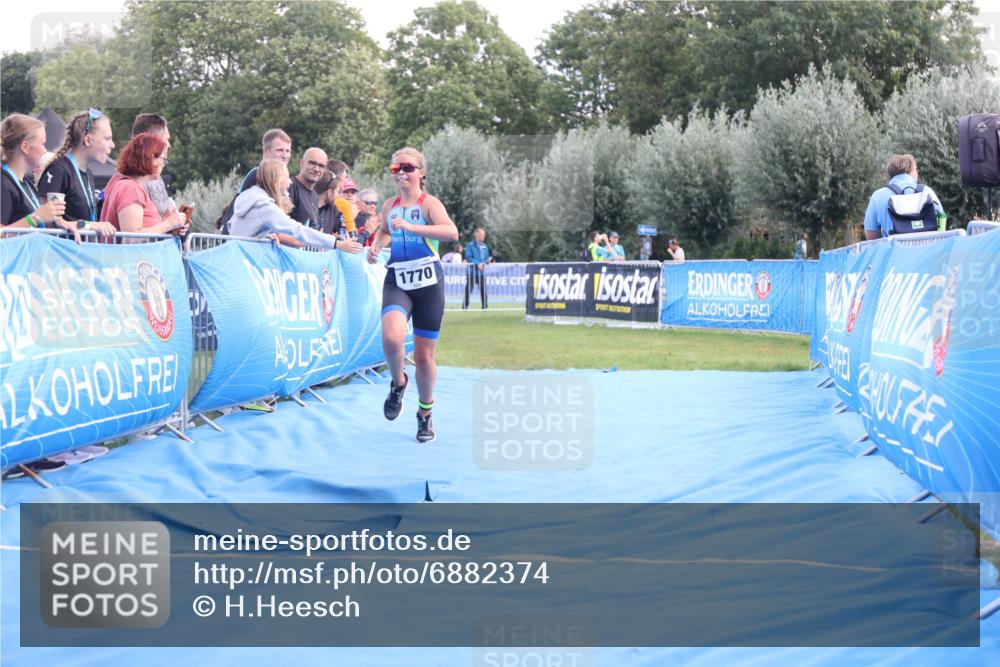 25.08.2024 - Elbe Triathlon Hamburg H.Heesch http://msf.ph/oto/6882374 25.08.2024 12:47:11 Ziel 1753, 1770 meine-sportfotos.de