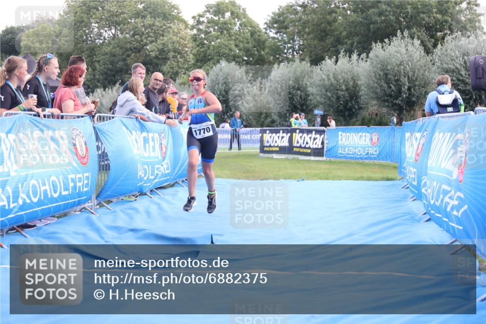 25.08.2024 - Elbe Triathlon Hamburg H.Heesch http://msf.ph/oto/6882375 25.08.2024 12:47:11 Ziel 1753, 1770 meine-sportfotos.de