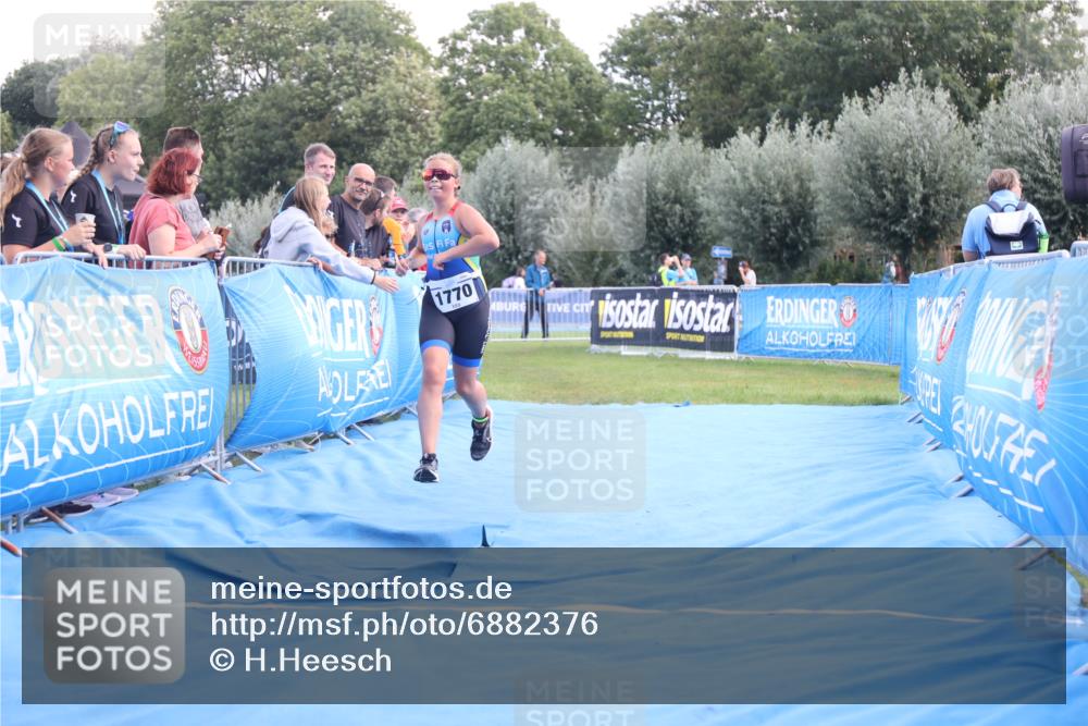 25.08.2024 - Elbe Triathlon Hamburg H.Heesch http://msf.ph/oto/6882376 25.08.2024 12:47:11 Ziel 1753, 1770 meine-sportfotos.de