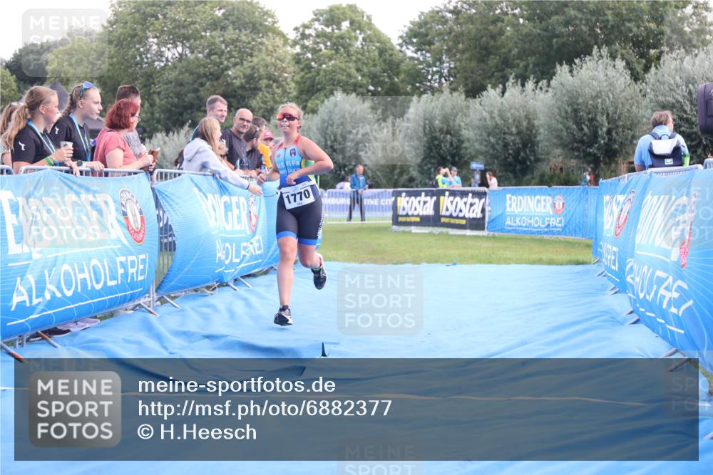 25.08.2024 - Elbe Triathlon Hamburg H.Heesch http://msf.ph/oto/6882377 25.08.2024 12:47:11 Ziel 1753, 1770 meine-sportfotos.de