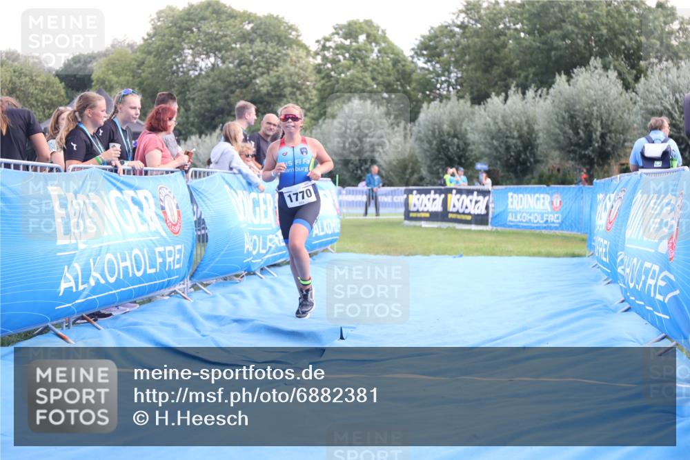 25.08.2024 - Elbe Triathlon Hamburg H.Heesch http://msf.ph/oto/6882381 25.08.2024 12:47:11 Ziel 1753, 1770 meine-sportfotos.de