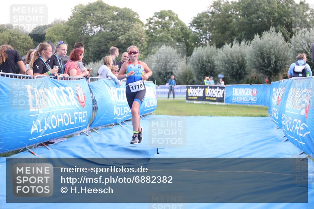 25.08.2024 - Elbe Triathlon Hamburg H.Heesch http://msf.ph/oto/6882382 25.08.2024 12:47:11 Ziel 1753, 1770 meine-sportfotos.de