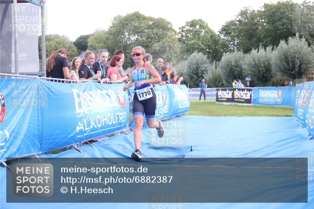 25.08.2024 - Elbe Triathlon Hamburg H.Heesch http://msf.ph/oto/6882387 25.08.2024 12:47:12 Ziel 1753, 1770 meine-sportfotos.de