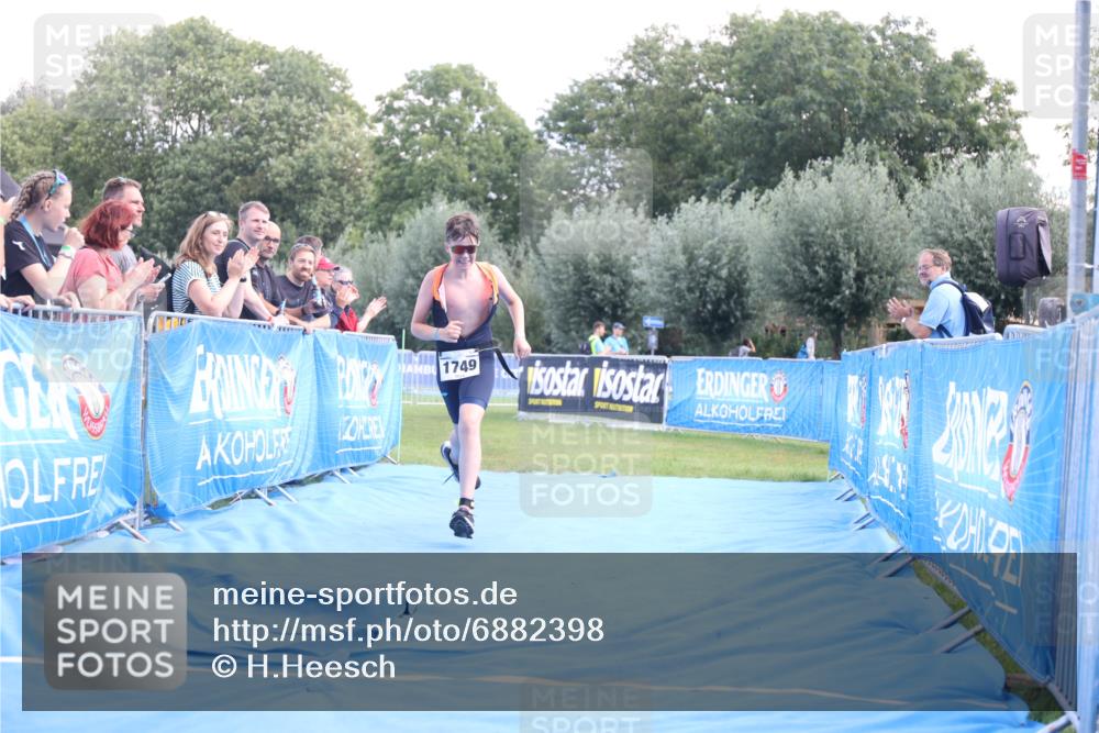 25.08.2024 - Elbe Triathlon Hamburg H.Heesch http://msf.ph/oto/6882398 25.08.2024 12:47:27 Ziel 1749 meine-sportfotos.de