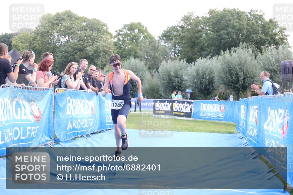 25.08.2024 - Elbe Triathlon Hamburg H.Heesch http://msf.ph/oto/6882401 25.08.2024 12:47:27 Ziel 1749 meine-sportfotos.de