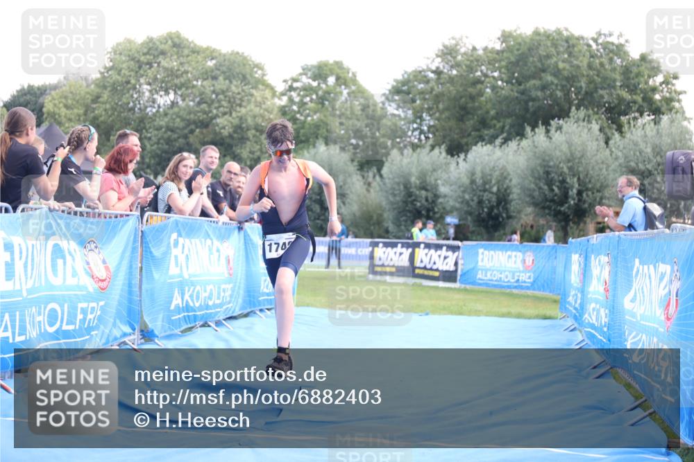 25.08.2024 - Elbe Triathlon Hamburg H.Heesch http://msf.ph/oto/6882403 25.08.2024 12:47:27 Ziel 1749 meine-sportfotos.de