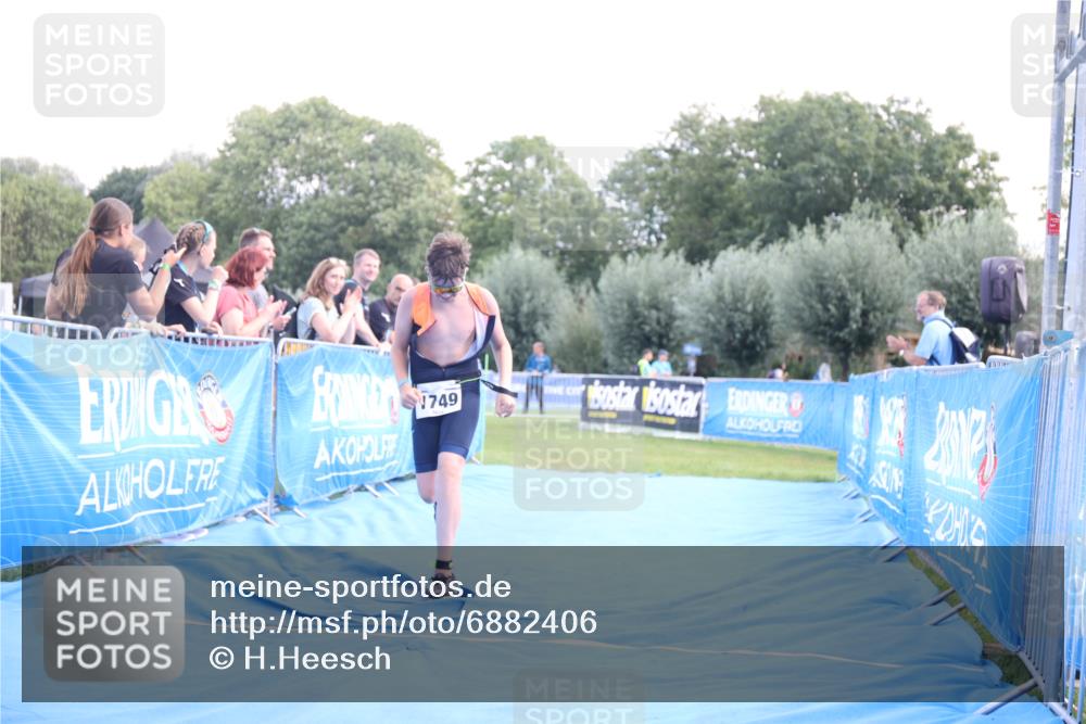 25.08.2024 - Elbe Triathlon Hamburg H.Heesch http://msf.ph/oto/6882406 25.08.2024 12:47:27 Ziel 1749 meine-sportfotos.de