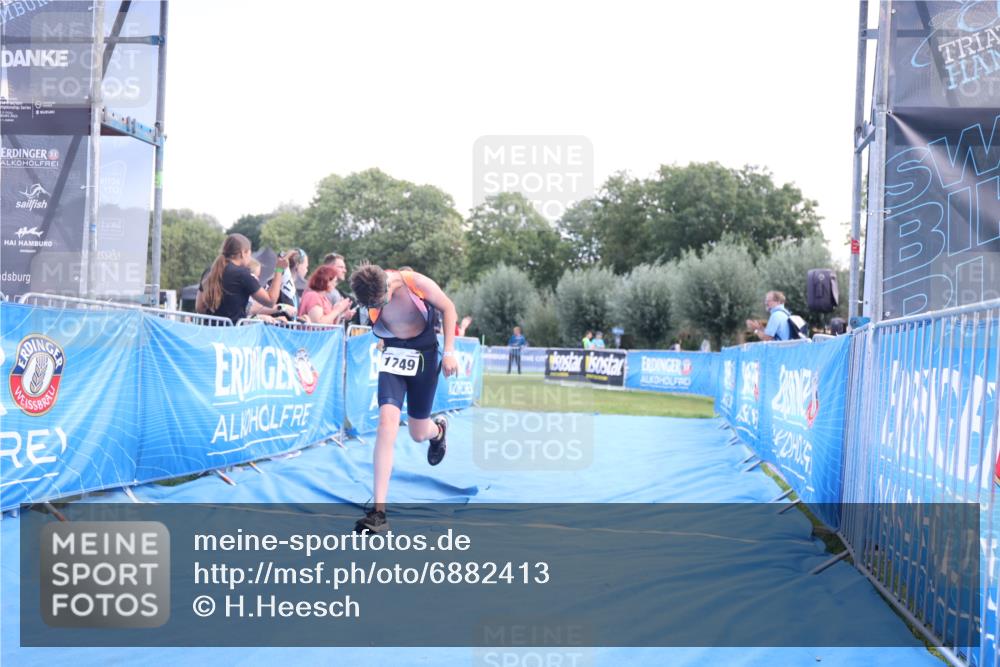 25.08.2024 - Elbe Triathlon Hamburg H.Heesch http://msf.ph/oto/6882413 25.08.2024 12:47:28 Ziel 1749 meine-sportfotos.de