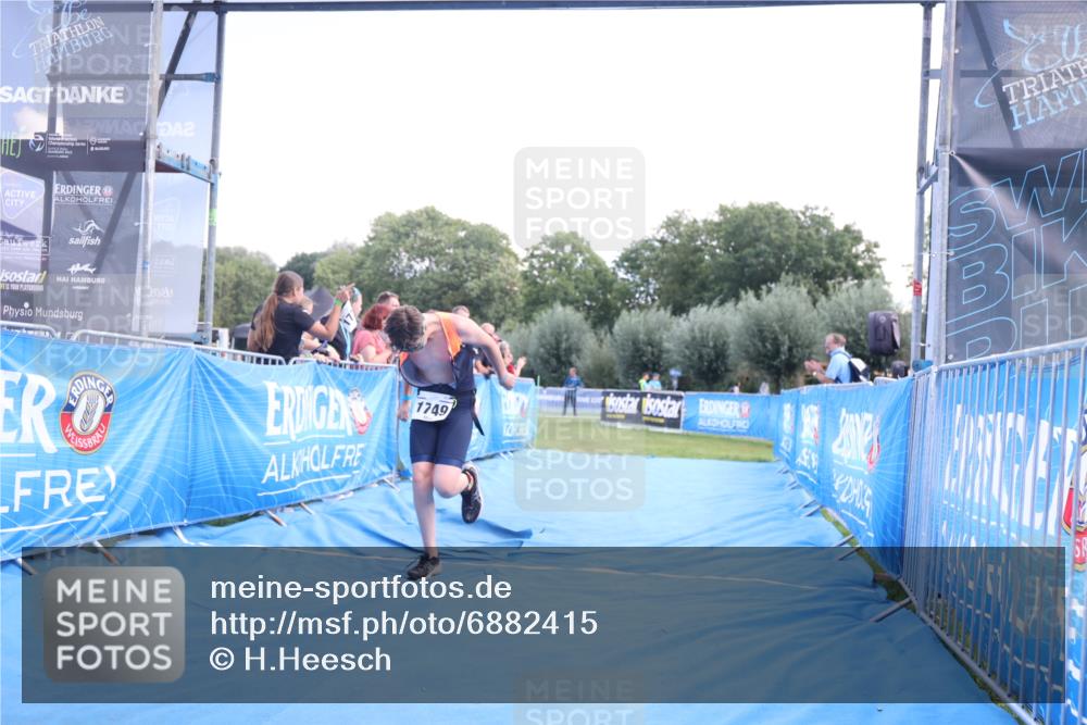 25.08.2024 - Elbe Triathlon Hamburg H.Heesch http://msf.ph/oto/6882415 25.08.2024 12:47:28 Ziel 1749 meine-sportfotos.de