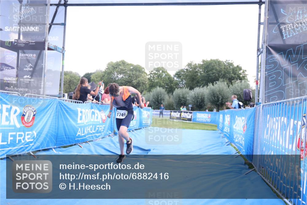 25.08.2024 - Elbe Triathlon Hamburg H.Heesch http://msf.ph/oto/6882416 25.08.2024 12:47:28 Ziel 1749 meine-sportfotos.de
