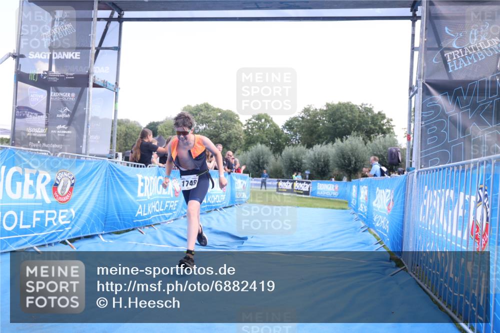 25.08.2024 - Elbe Triathlon Hamburg H.Heesch http://msf.ph/oto/6882419 25.08.2024 12:47:28 Ziel 1749 meine-sportfotos.de