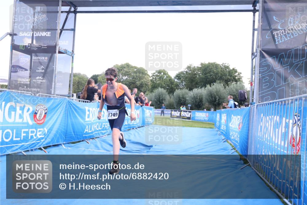 25.08.2024 - Elbe Triathlon Hamburg H.Heesch http://msf.ph/oto/6882420 25.08.2024 12:47:28 Ziel 1749 meine-sportfotos.de