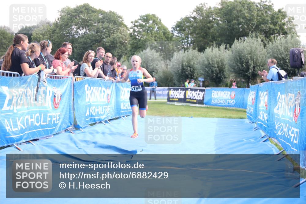 25.08.2024 - Elbe Triathlon Hamburg H.Heesch http://msf.ph/oto/6882429 25.08.2024 12:47:38 Ziel 1768 meine-sportfotos.de