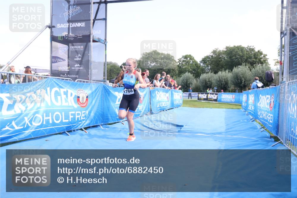 25.08.2024 - Elbe Triathlon Hamburg H.Heesch http://msf.ph/oto/6882450 25.08.2024 12:47:39 Ziel 1768 meine-sportfotos.de