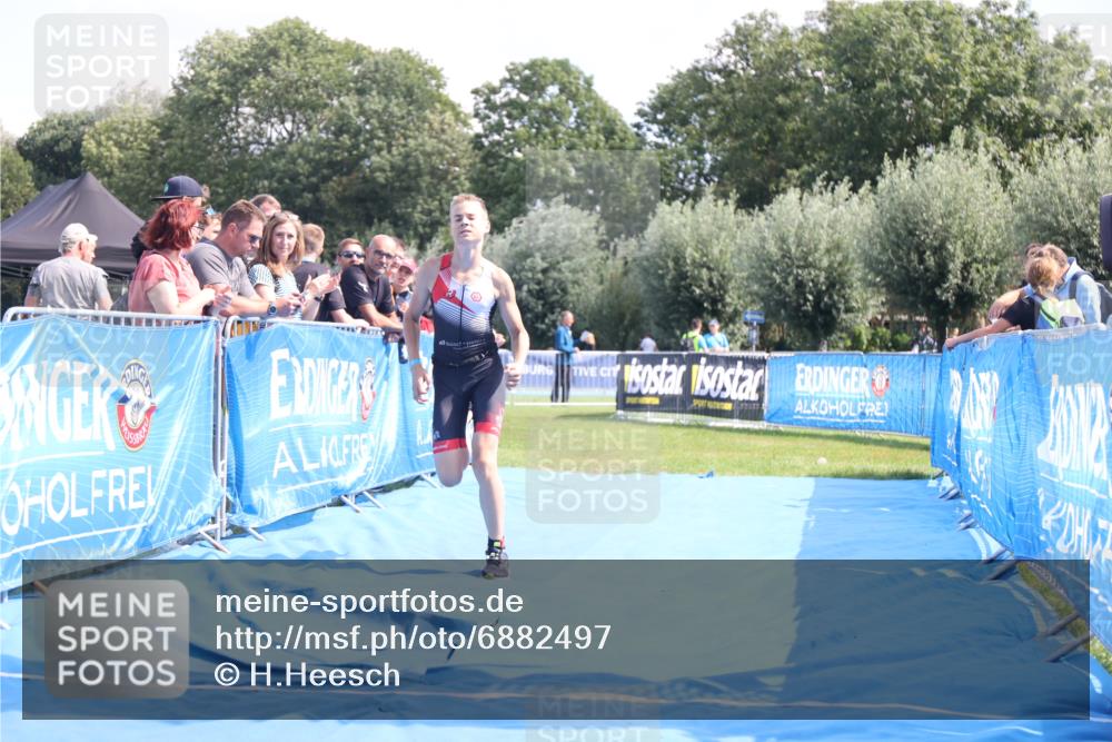 25.08.2024 - Elbe Triathlon Hamburg H.Heesch http://msf.ph/oto/6882497 25.08.2024 12:48:37 Ziel 1757 meine-sportfotos.de