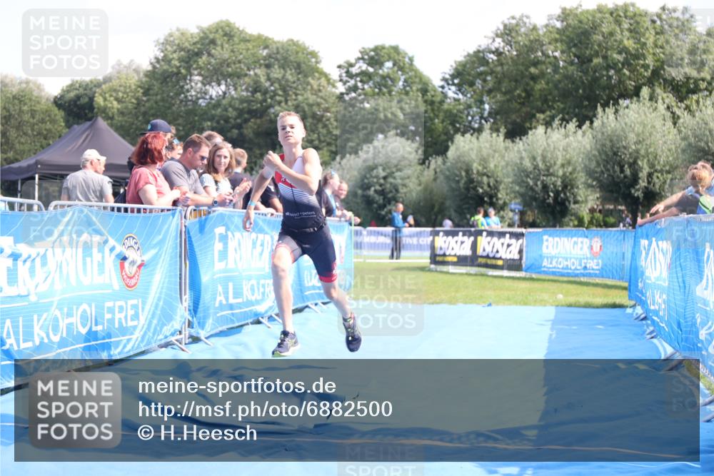 25.08.2024 - Elbe Triathlon Hamburg H.Heesch http://msf.ph/oto/6882500 25.08.2024 12:48:37 Ziel 1757 meine-sportfotos.de