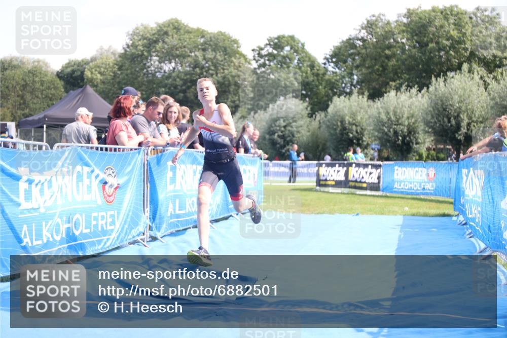 25.08.2024 - Elbe Triathlon Hamburg H.Heesch http://msf.ph/oto/6882501 25.08.2024 12:48:37 Ziel 1757 meine-sportfotos.de