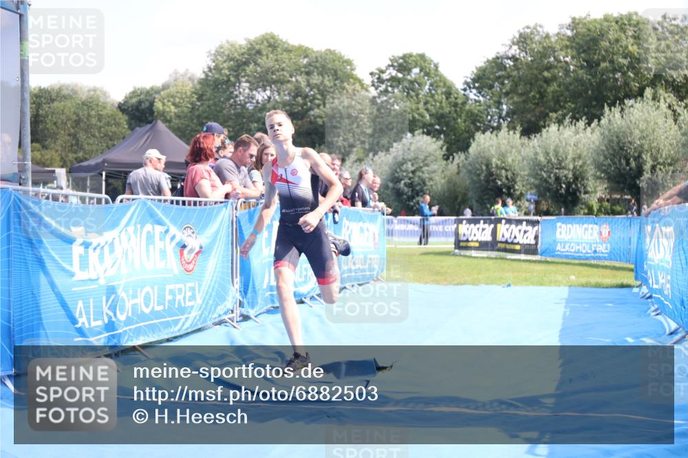 25.08.2024 - Elbe Triathlon Hamburg H.Heesch http://msf.ph/oto/6882503 25.08.2024 12:48:37 Ziel 1757 meine-sportfotos.de