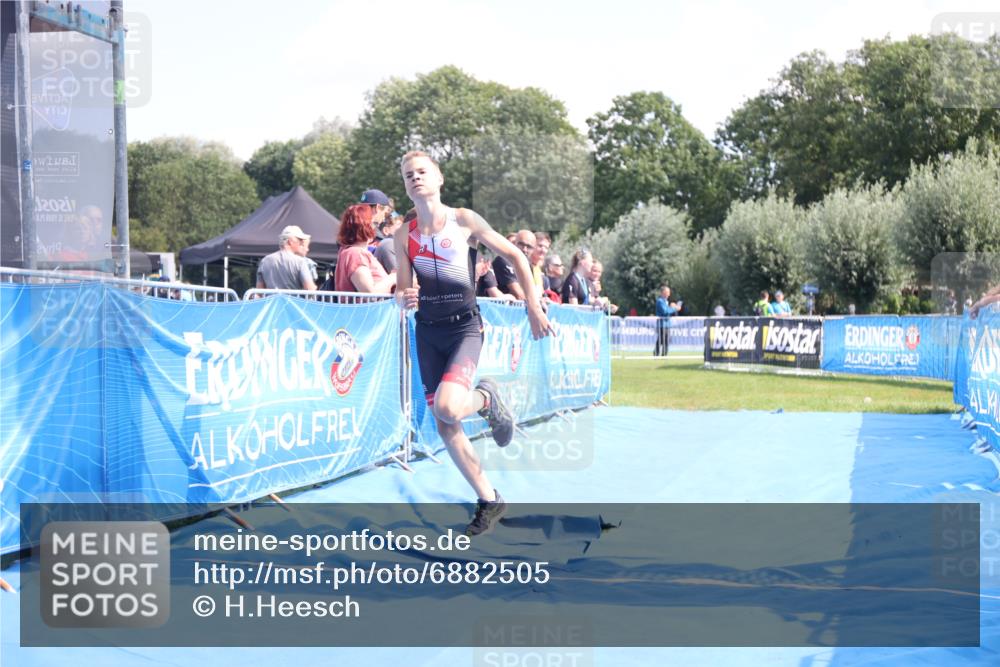 25.08.2024 - Elbe Triathlon Hamburg H.Heesch http://msf.ph/oto/6882505 25.08.2024 12:48:38 Ziel 1757 meine-sportfotos.de