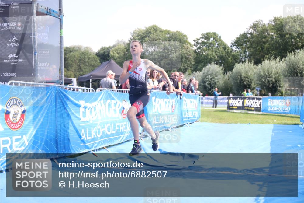 25.08.2024 - Elbe Triathlon Hamburg H.Heesch http://msf.ph/oto/6882507 25.08.2024 12:48:38 Ziel 1757 meine-sportfotos.de