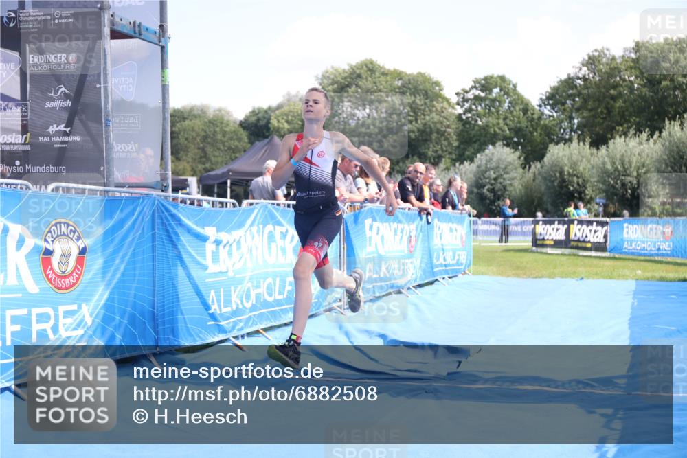 25.08.2024 - Elbe Triathlon Hamburg H.Heesch http://msf.ph/oto/6882508 25.08.2024 12:48:38 Ziel 1757 meine-sportfotos.de
