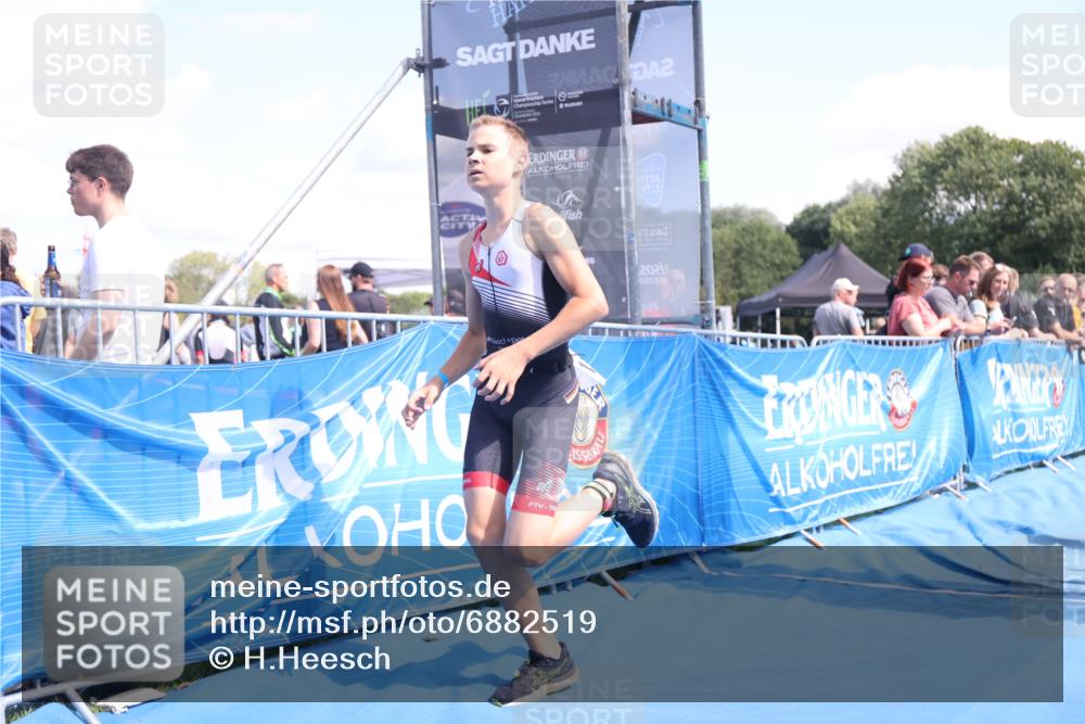 25.08.2024 - Elbe Triathlon Hamburg H.Heesch http://msf.ph/oto/6882519 25.08.2024 12:48:38 Ziel 1757 meine-sportfotos.de