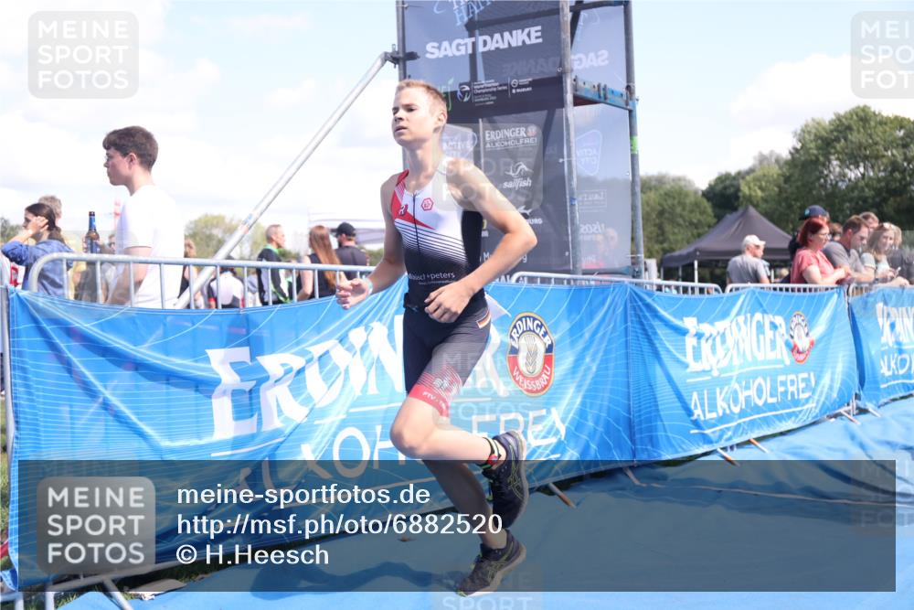 25.08.2024 - Elbe Triathlon Hamburg H.Heesch http://msf.ph/oto/6882520 25.08.2024 12:48:38 Ziel 1757 meine-sportfotos.de