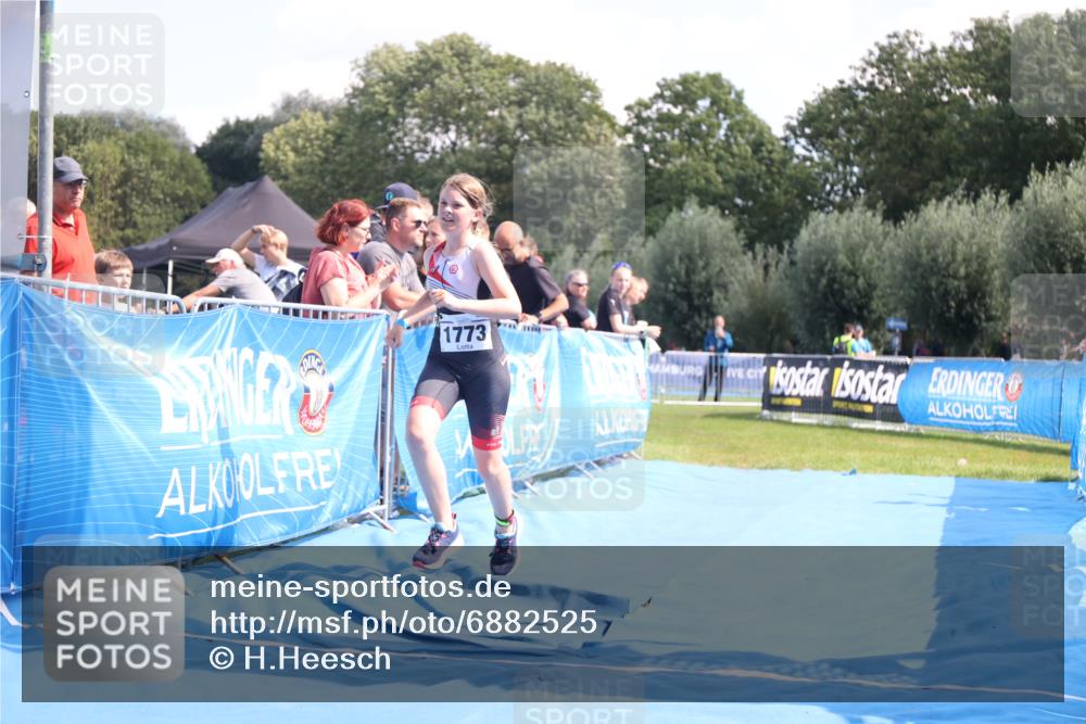 25.08.2024 - Elbe Triathlon Hamburg H.Heesch http://msf.ph/oto/6882525 25.08.2024 12:48:59 Ziel 1773 meine-sportfotos.de