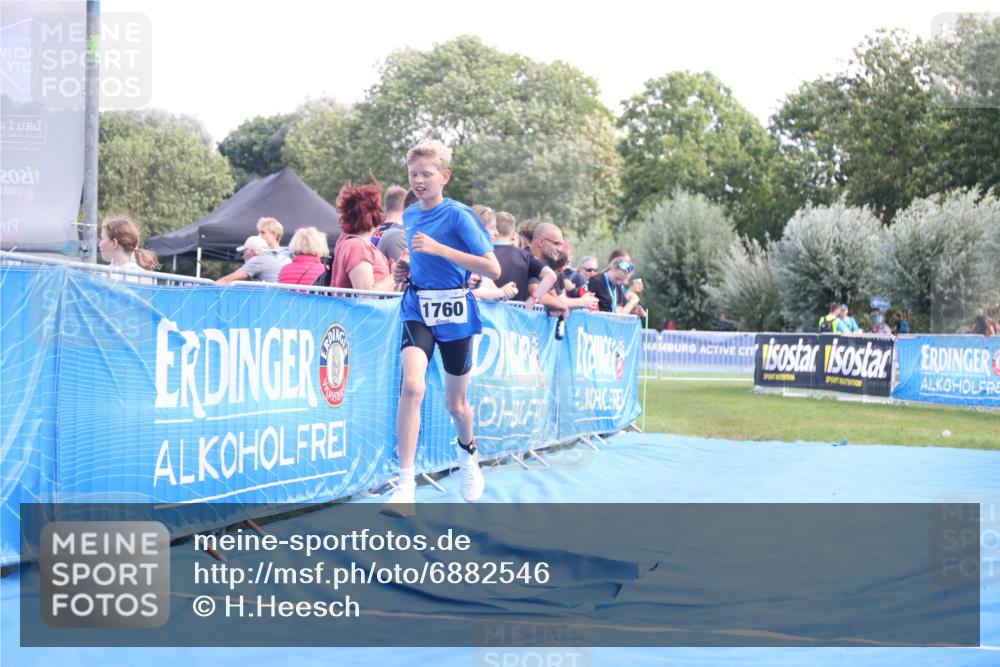 25.08.2024 - Elbe Triathlon Hamburg H.Heesch http://msf.ph/oto/6882546 25.08.2024 12:49:10 Ziel 1760 meine-sportfotos.de