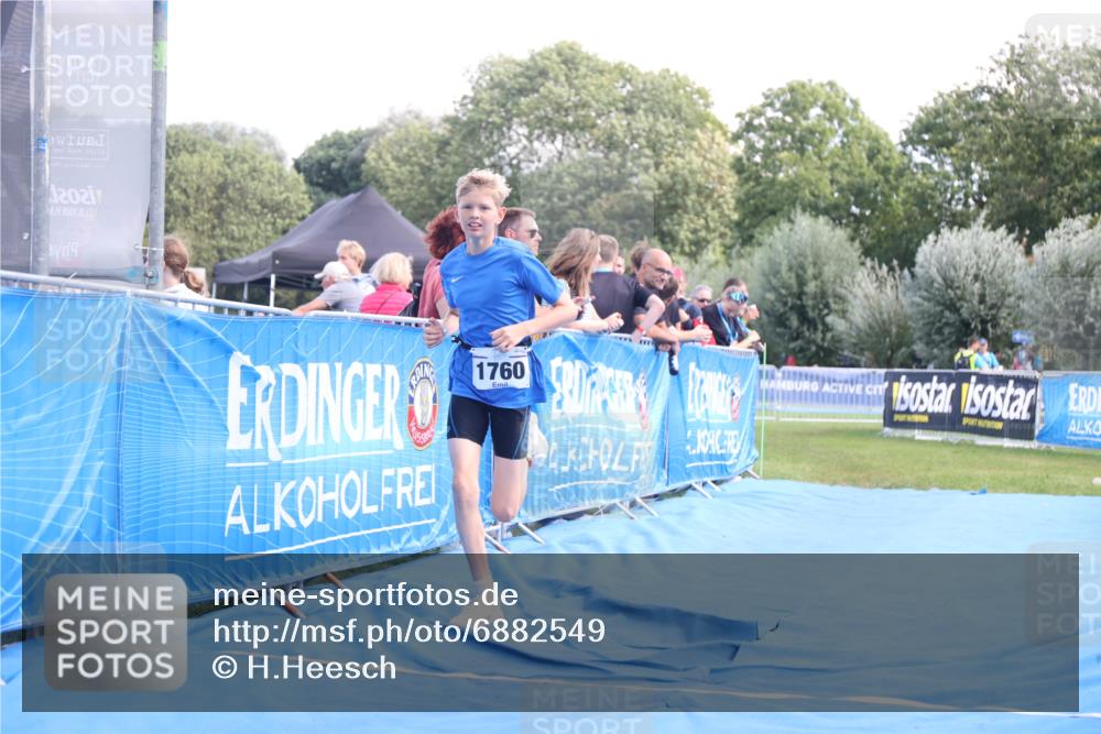 25.08.2024 - Elbe Triathlon Hamburg H.Heesch http://msf.ph/oto/6882549 25.08.2024 12:49:10 Ziel 1760 meine-sportfotos.de