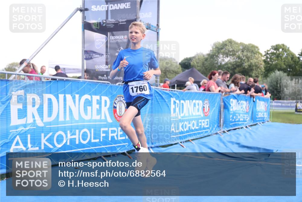 25.08.2024 - Elbe Triathlon Hamburg H.Heesch http://msf.ph/oto/6882564 25.08.2024 12:49:11 Ziel 1760 meine-sportfotos.de