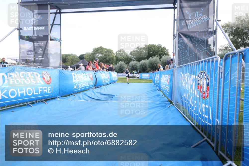 25.08.2024 - Elbe Triathlon Hamburg H.Heesch http://msf.ph/oto/6882582 25.08.2024 12:50:07 Ziel 1752 meine-sportfotos.de