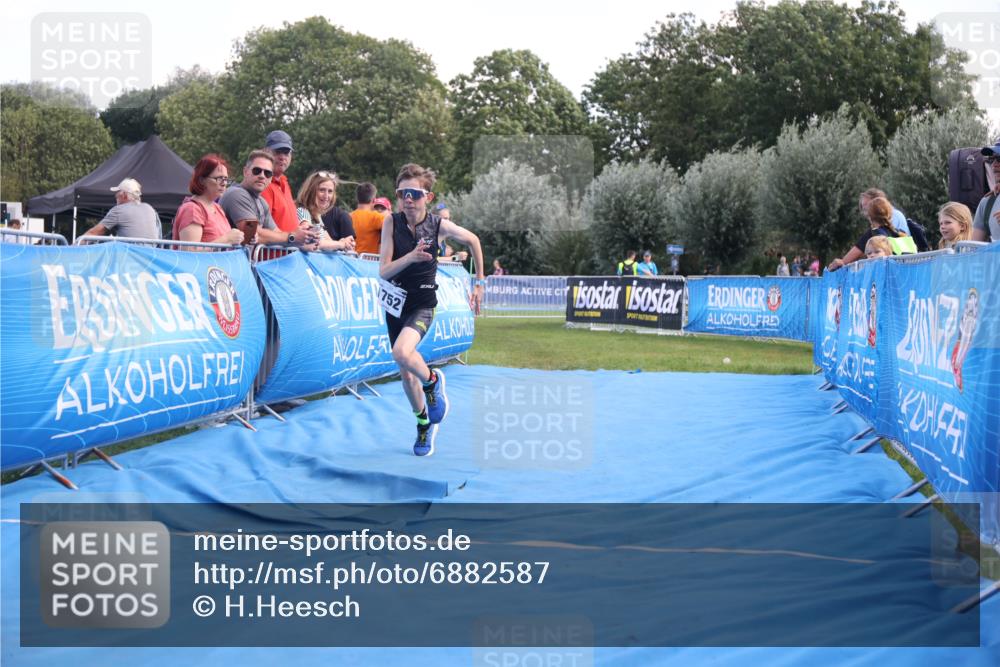 25.08.2024 - Elbe Triathlon Hamburg H.Heesch http://msf.ph/oto/6882587 25.08.2024 12:50:09 Ziel 1752 meine-sportfotos.de