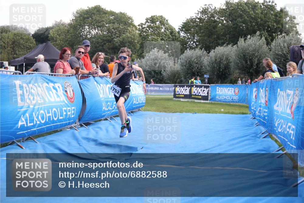25.08.2024 - Elbe Triathlon Hamburg H.Heesch http://msf.ph/oto/6882588 25.08.2024 12:50:09 Ziel 1752 meine-sportfotos.de