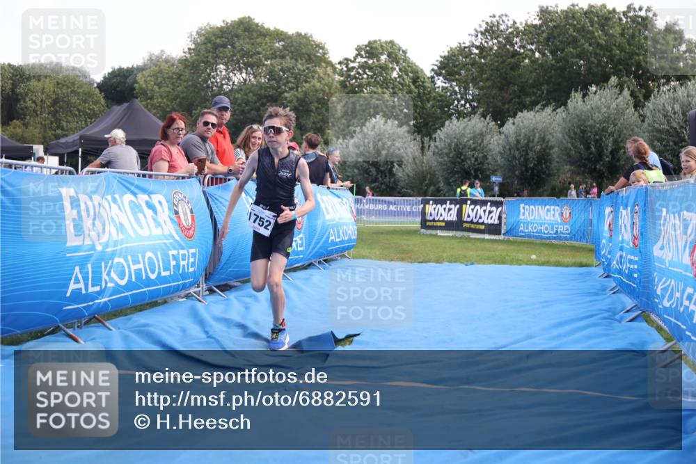 25.08.2024 - Elbe Triathlon Hamburg H.Heesch http://msf.ph/oto/6882591 25.08.2024 12:50:09 Ziel 1752 meine-sportfotos.de