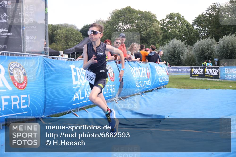25.08.2024 - Elbe Triathlon Hamburg H.Heesch http://msf.ph/oto/6882593 25.08.2024 12:50:09 Ziel 1752 meine-sportfotos.de
