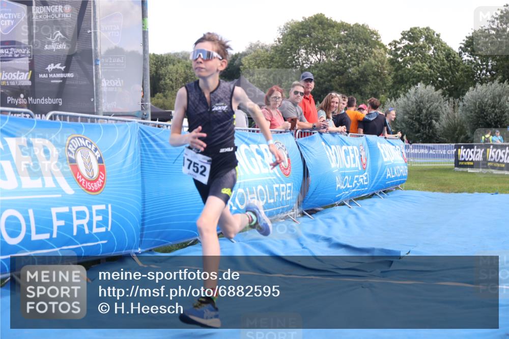 25.08.2024 - Elbe Triathlon Hamburg H.Heesch http://msf.ph/oto/6882595 25.08.2024 12:50:09 Ziel 1752 meine-sportfotos.de