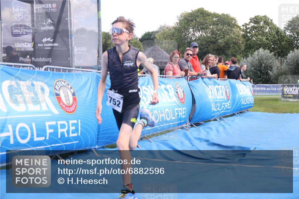 25.08.2024 - Elbe Triathlon Hamburg H.Heesch http://msf.ph/oto/6882596 25.08.2024 12:50:09 Ziel 1752 meine-sportfotos.de
