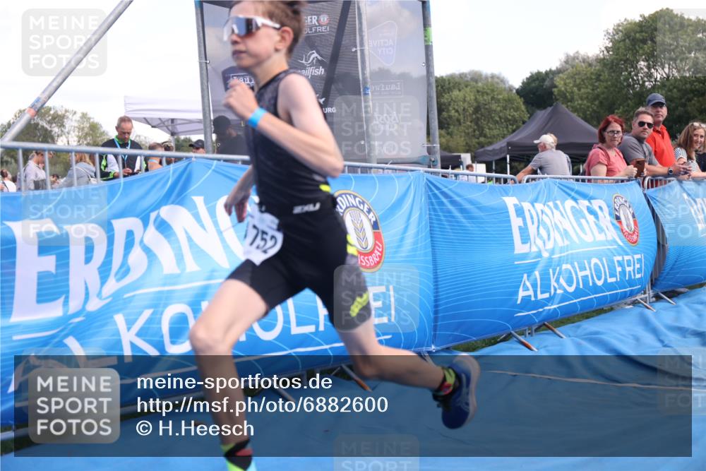 25.08.2024 - Elbe Triathlon Hamburg H.Heesch http://msf.ph/oto/6882600 25.08.2024 12:50:09 Ziel 1752 meine-sportfotos.de