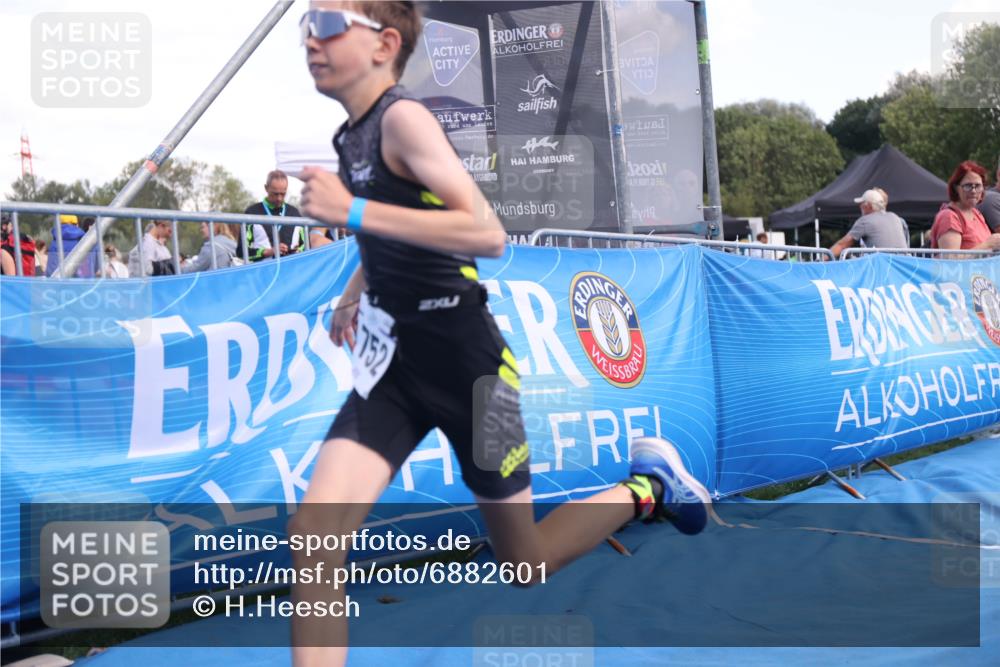 25.08.2024 - Elbe Triathlon Hamburg H.Heesch http://msf.ph/oto/6882601 25.08.2024 12:50:10 Ziel 1752 meine-sportfotos.de