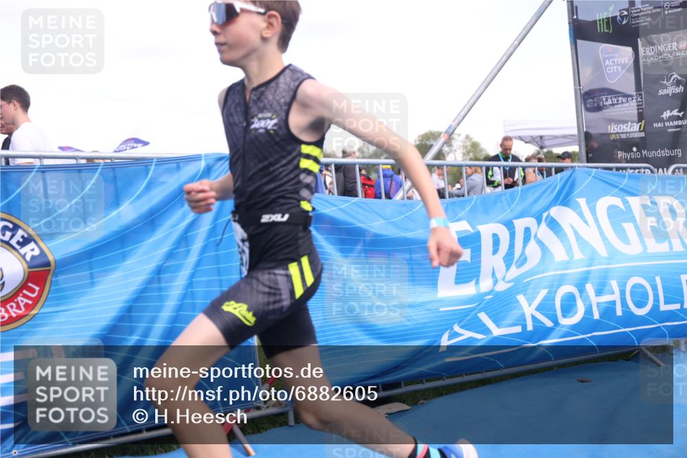 25.08.2024 - Elbe Triathlon Hamburg H.Heesch http://msf.ph/oto/6882605 25.08.2024 12:50:10 Ziel 1752 meine-sportfotos.de